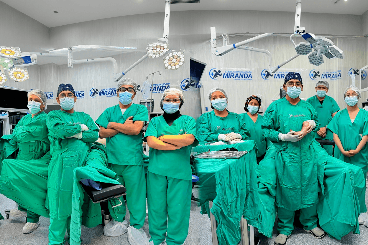 Equipo médico profesional del Dr. Yurivilca